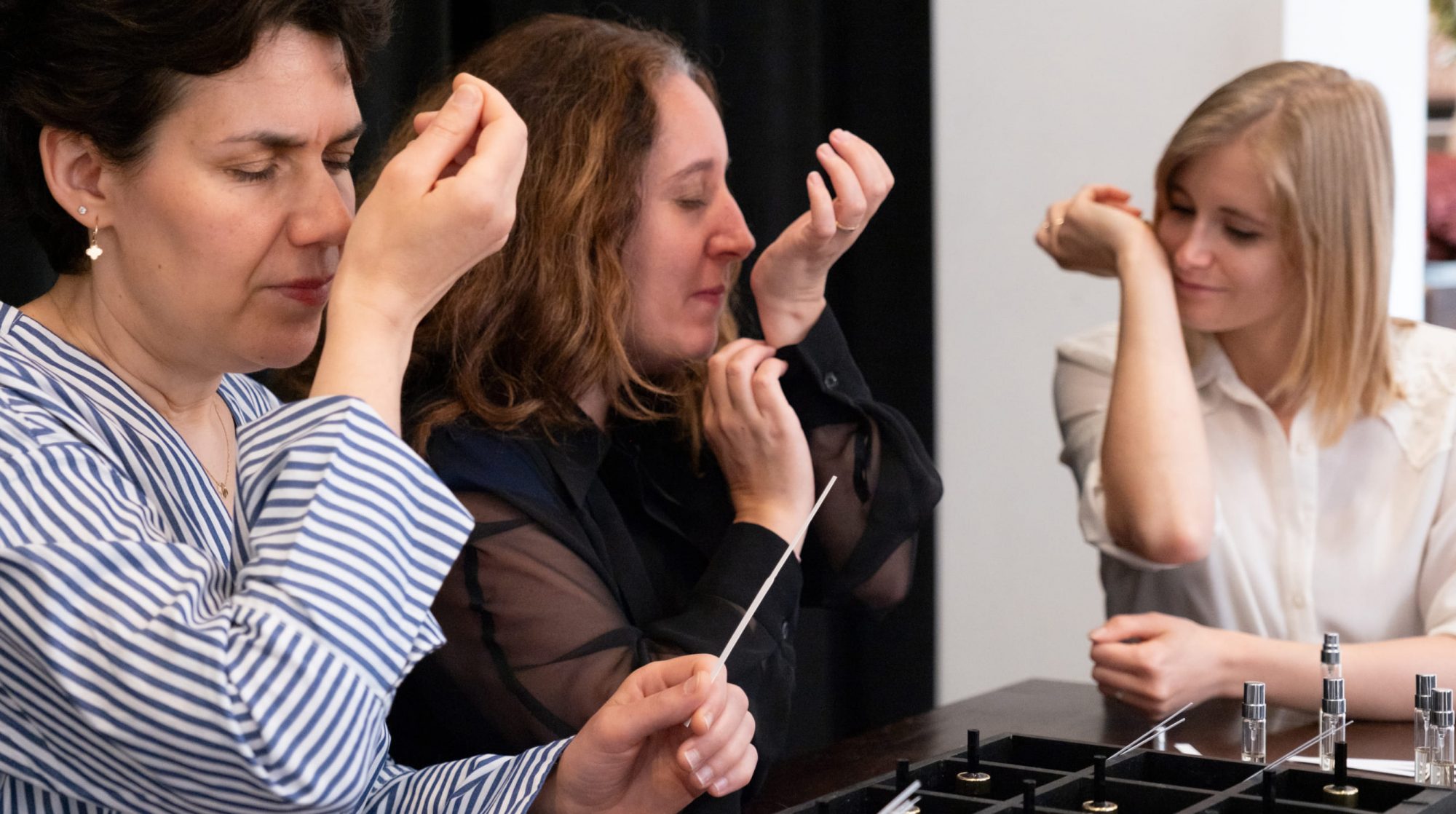 Boldspace-consumer-pr-press-office-content-activation-social-digital-dans-le-noir-campaign-event-perfume-testing