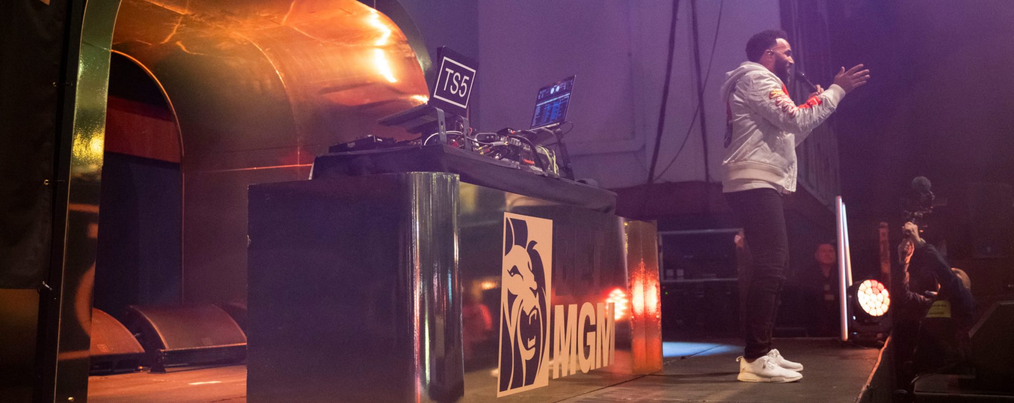 Boldspace-consumer-pr-press-office-content-activation-social-digital-betmgm-cheltenham-craig-david-campaign-photography