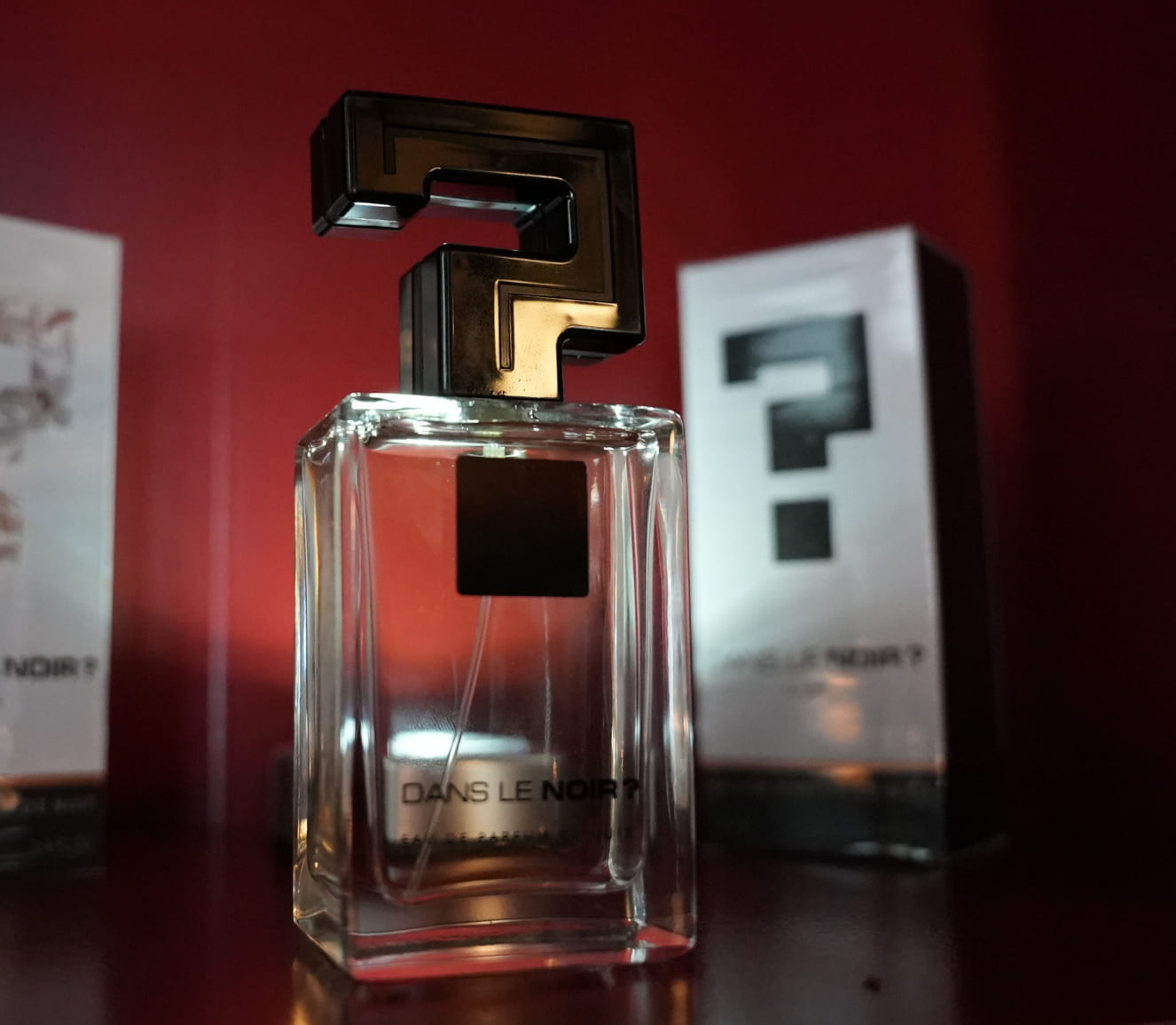 Boldspace-consumer-pr-press-office-content-activation-social-digital-dans-le-noir-campaign-photography-perfume